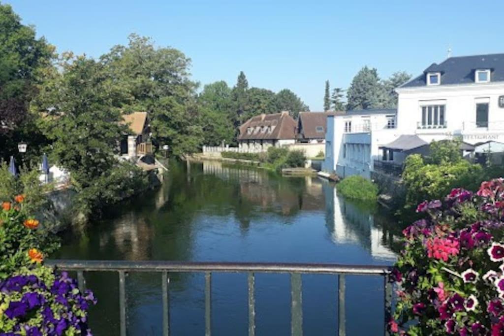 Villa Insolite Escapade Avec Spa Privatif Pacy-sur-Eure Exterior foto